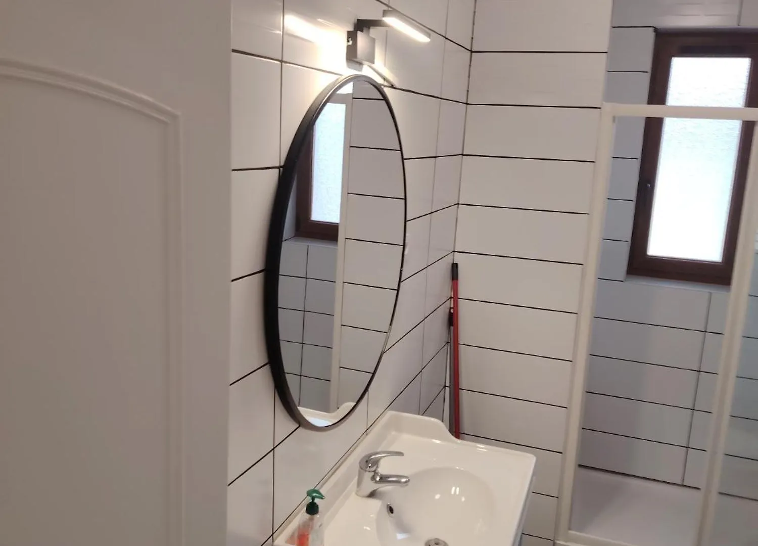 Joli Appartement F3 Proche Transport Vénissieux 0*,
